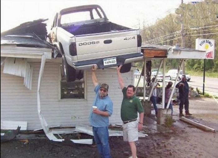 Strange Car Accidents (34 pics)