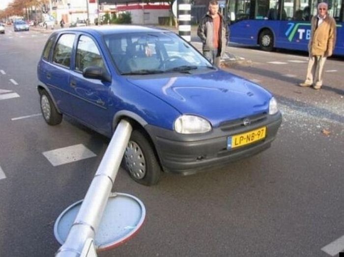 Strange Car Accidents (34 pics)