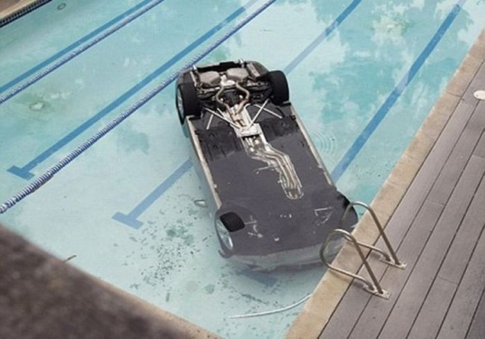 Strange Car Accidents (34 pics)