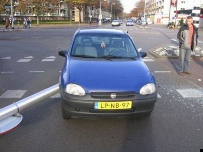 Strange Car Accidents (34 pics)