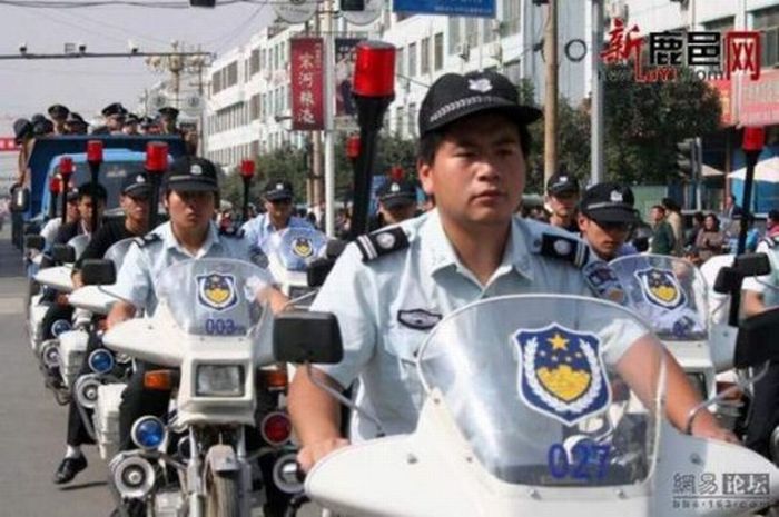 The Way They Fight Crime in China (19 pics)
