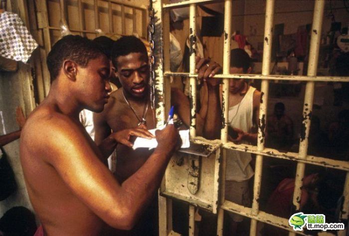 Prison in Brazil (25 pics)