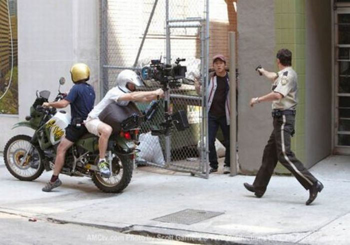 Behind the Scenes of the Famous Movies (55 pics)