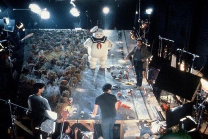 Behind the Scenes of the Famous Movies (55 pics)