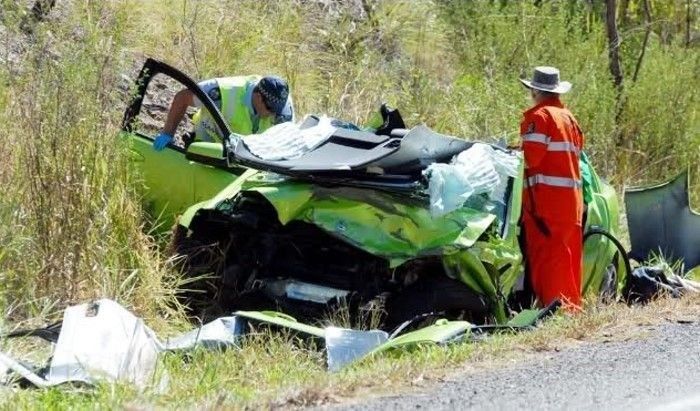 Crashed His New Holden HSV W427 15 Minutes After the Purchase (5 pics)