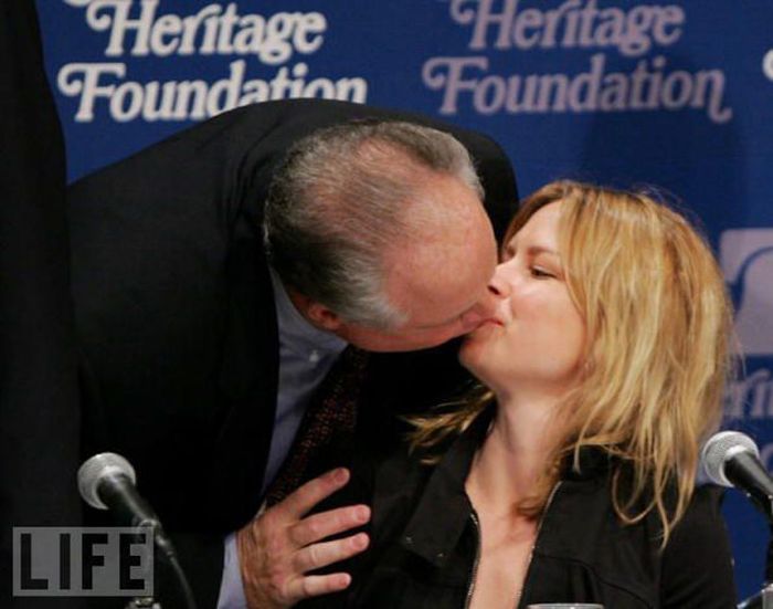 Awkward Kisses of Famous People (42 pics)