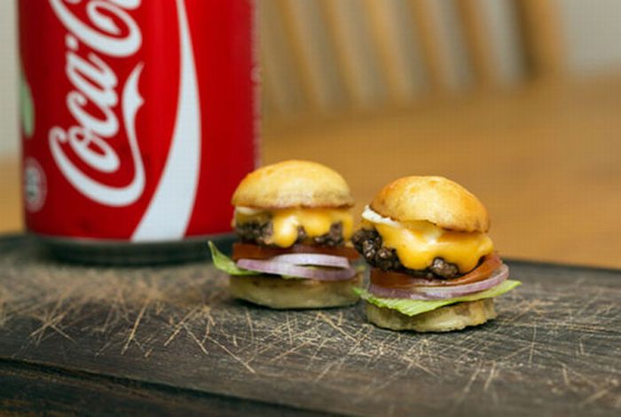 Bite-Sized Tiny Burgers (4 pics)