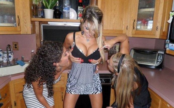 Hot Girls Doing Strange Things. Part 5 (70 pics)