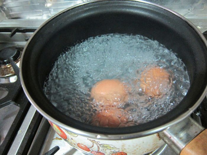 Not the Usual Easter Eggs (11 pics)