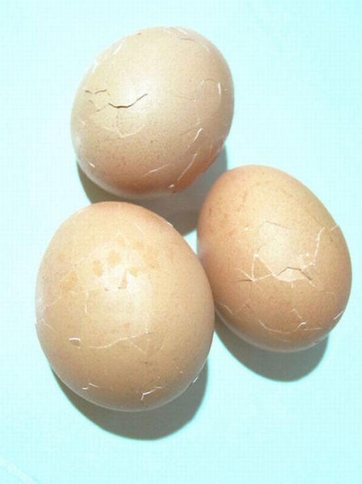 Not the Usual Easter Eggs (11 pics)