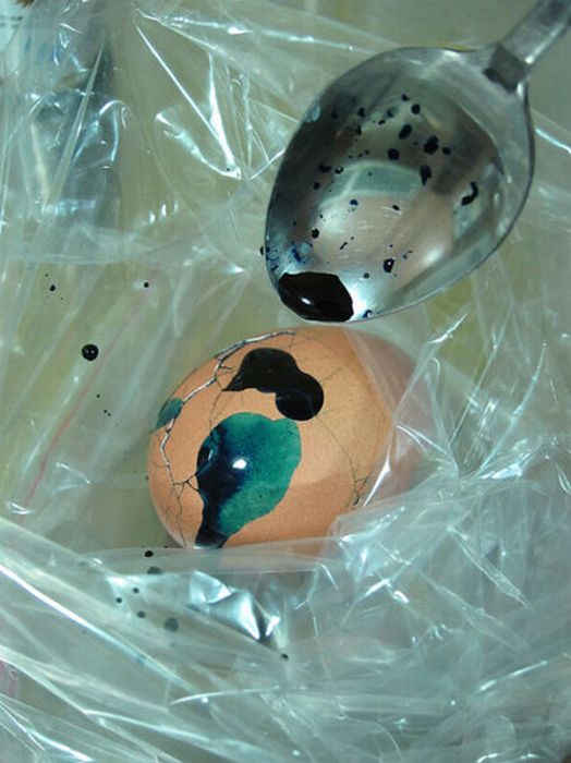 Not the Usual Easter Eggs (11 pics)