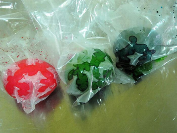 Not the Usual Easter Eggs (11 pics)