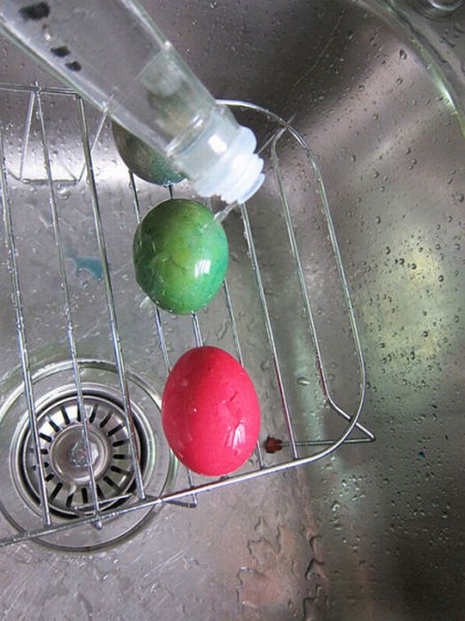 Not the Usual Easter Eggs (11 pics)