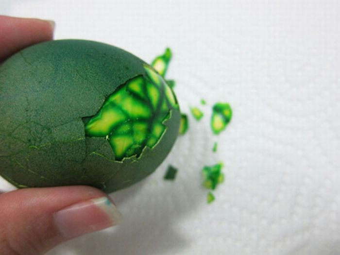Not the Usual Easter Eggs (11 pics)