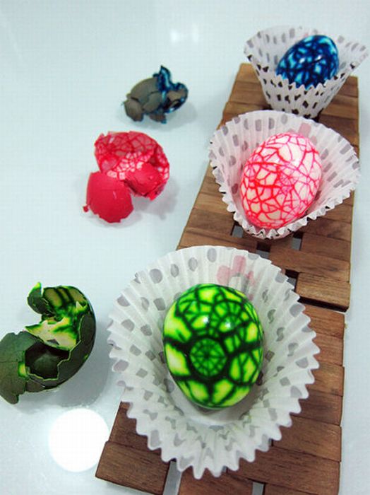 Not the Usual Easter Eggs (11 pics)