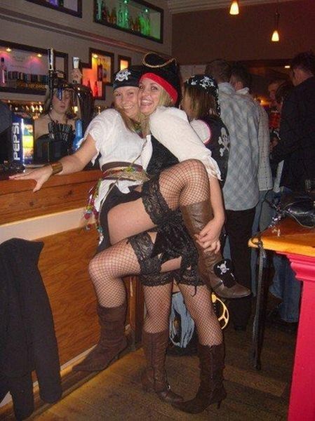 Pirate Girls (44 pics)