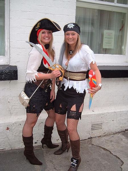 Pirate Girls (44 pics)