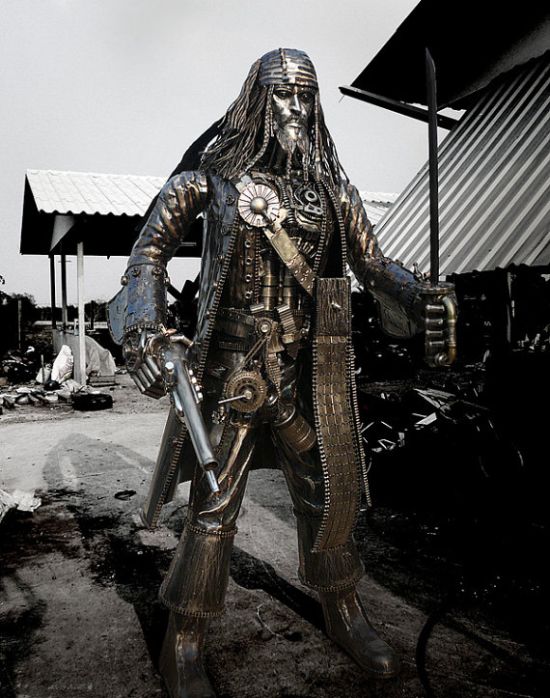Jack Sparrow Statue (5 pics)