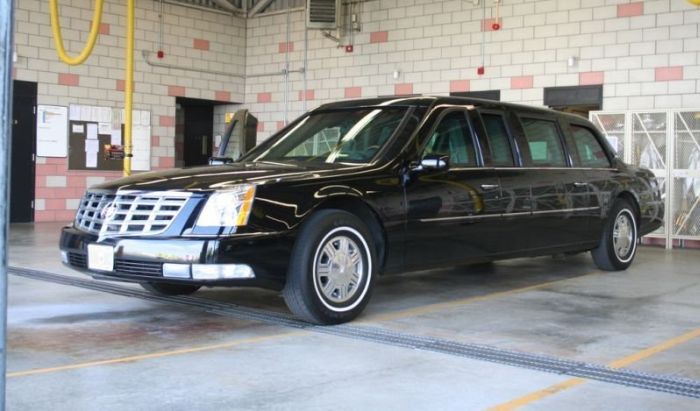 Cadillac One - Limousine of US President (7 pics)