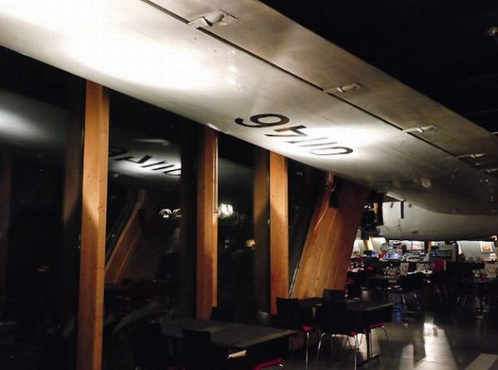 Restaurant Inside an Old Soviet Plane (23 pics)