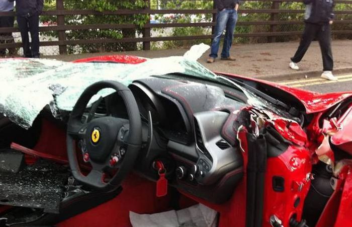 Ferrari Crash (8 pics)
