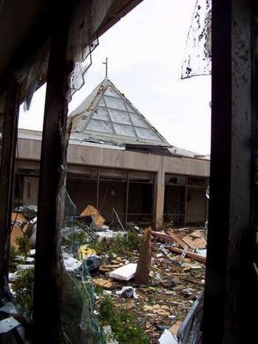 Inside St. John's Hospital in Joplin (27 pics)