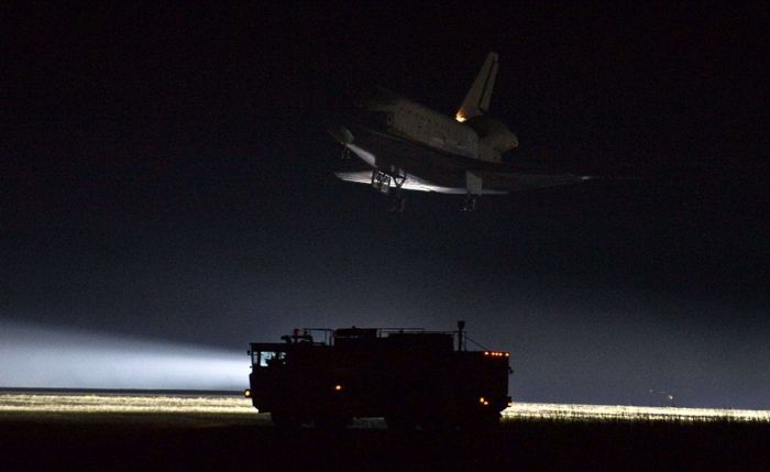 The Final Landing of Endeavour (8 pics + video)