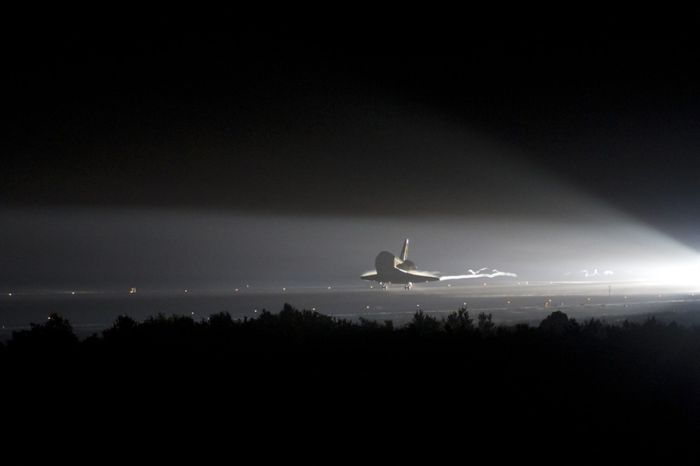 The Final Landing of Endeavour (8 pics + video)