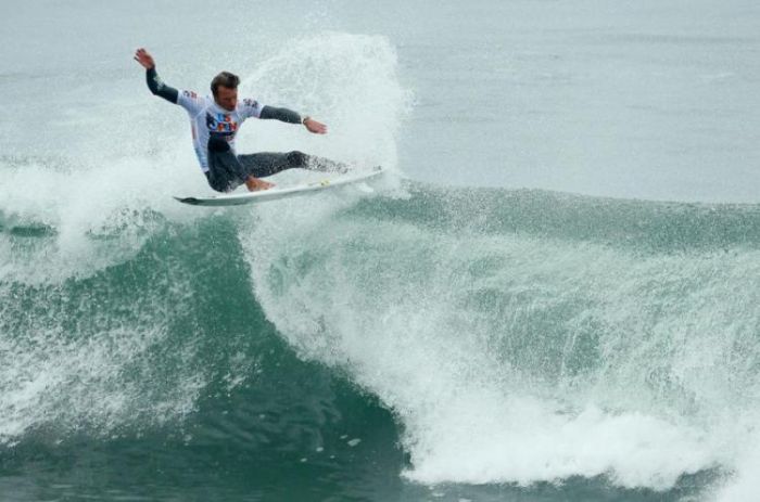 Surfing Photos (66 pics)