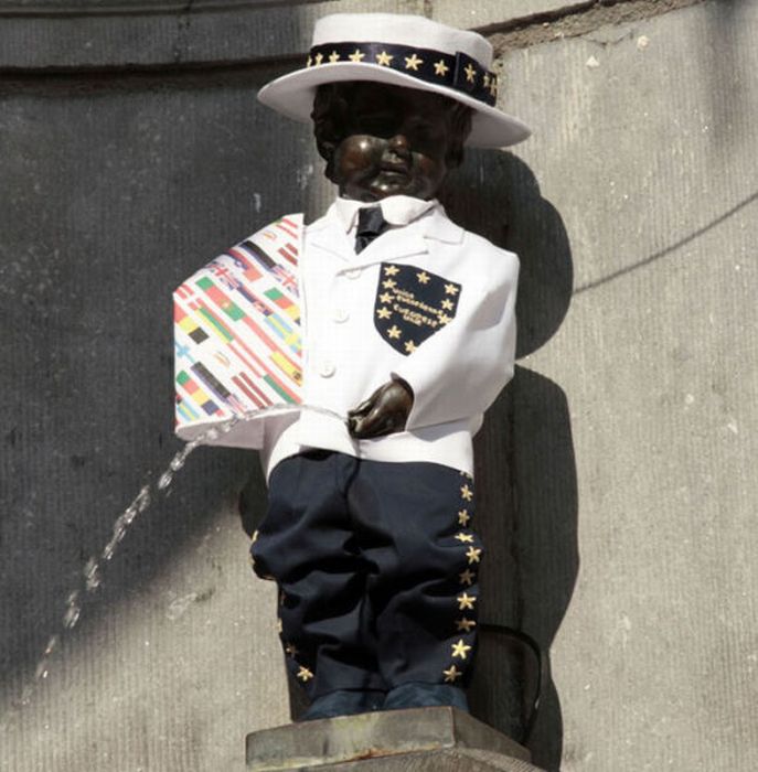 The Outfits Mannequin Pis in Brussels Wears (13 pics)