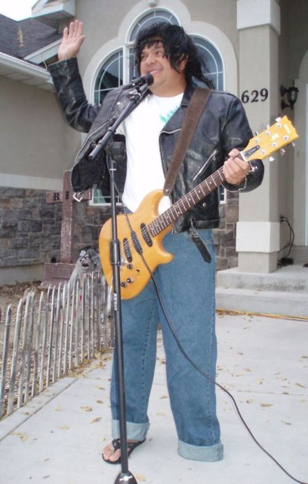 Dad in Costumes (103 pics)