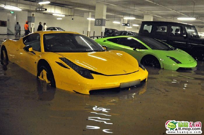 Sunken Supercars (8 pics)