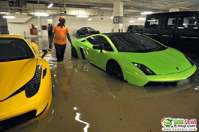 Sunken Supercars (8 pics)