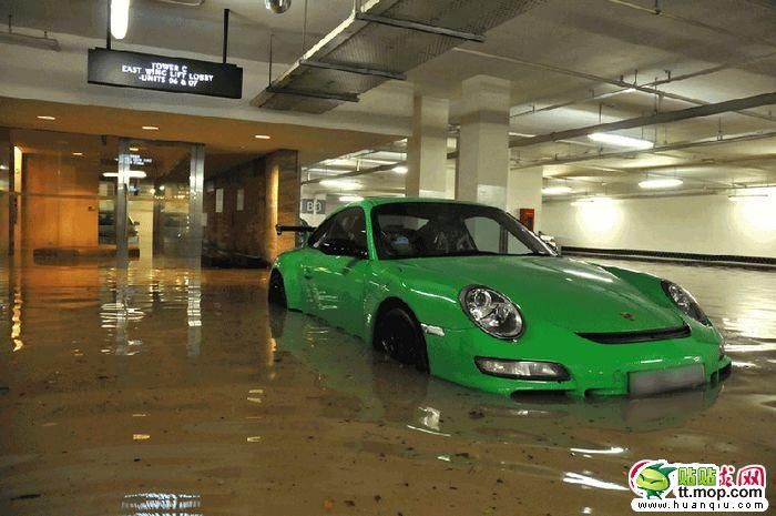 Sunken Supercars (8 pics)