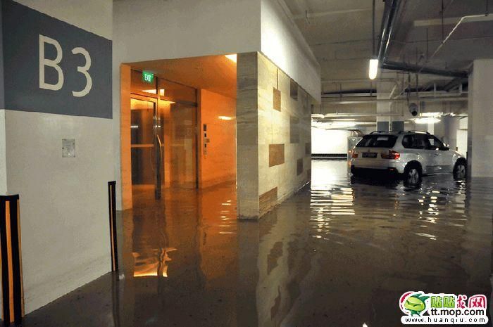 Sunken Supercars (8 pics)