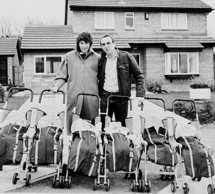 Sextuplets Then and Now (9 pics)