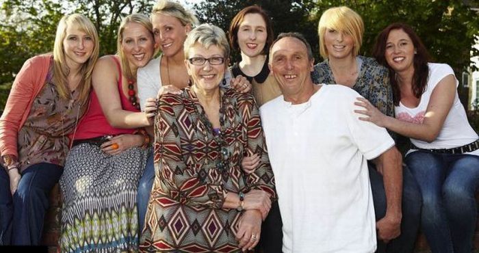 Sextuplets Then and Now (9 pics)