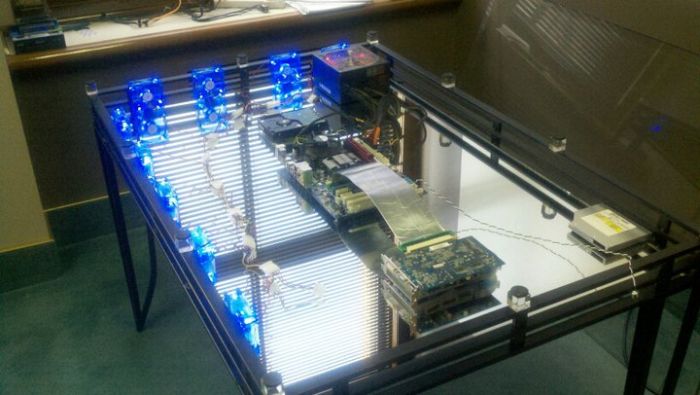 PC Inside a Table (7 pics)