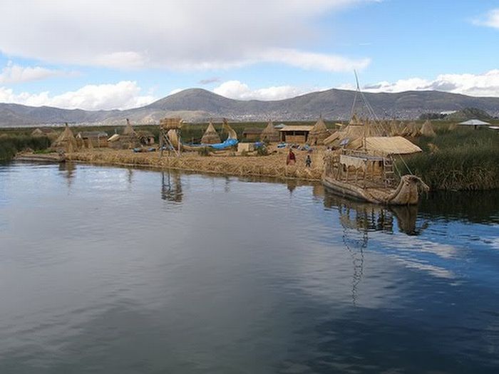 Floating Islands of Lake Titicaca (12 pics)