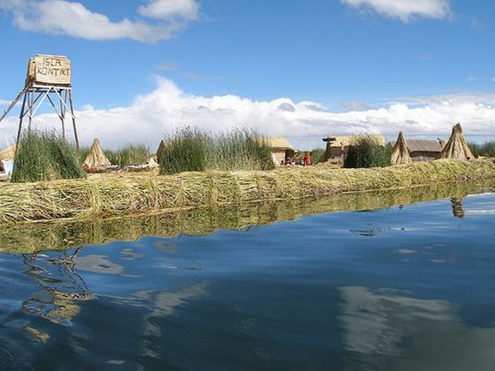 Floating Islands of Lake Titicaca (12 pics)