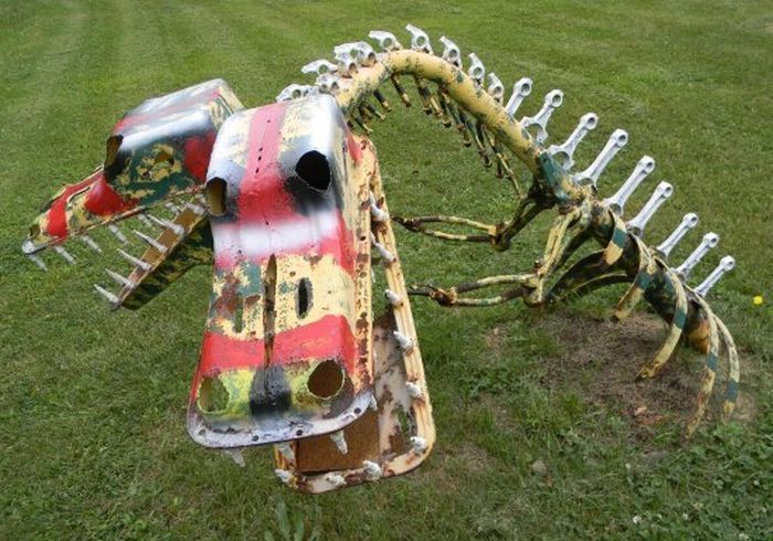 Monsters Made Out of Old Cars (10 pics)
