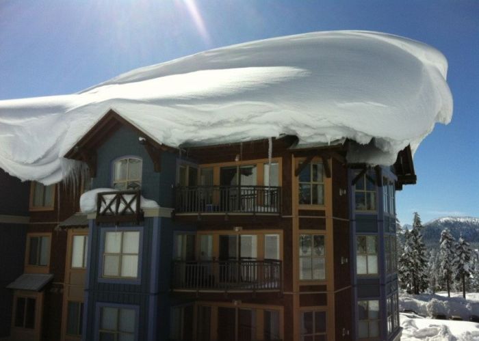 Houses Destroyed by Snow in Vancouver (11 pics)