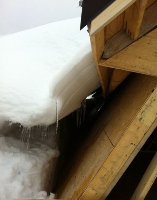 Houses Destroyed by Snow in Vancouver (11 pics)