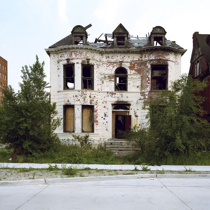 Abandoned Houses (103 pics)