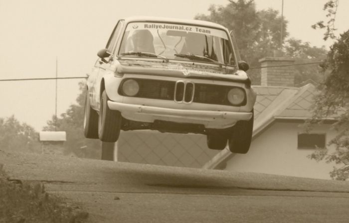 Jumping Cars (20 pics)