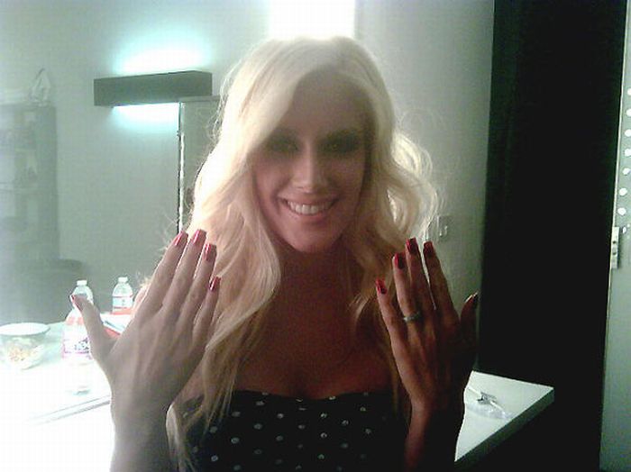 Celebrity Fingernail Designs (19 pics) Celebrity Fingernail Designs (19 pics)