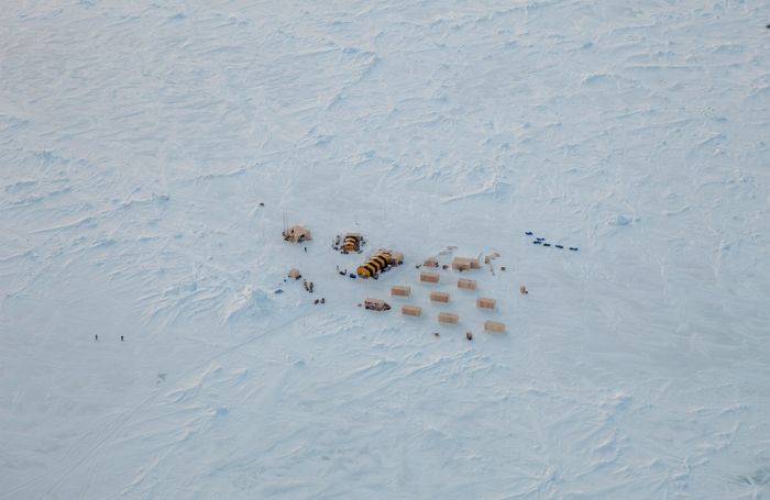Arctic Ice Station (22 pics)