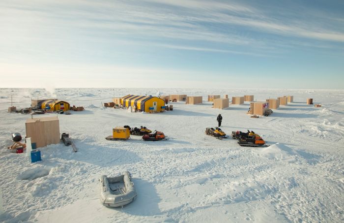 Arctic Ice Station (22 pics)