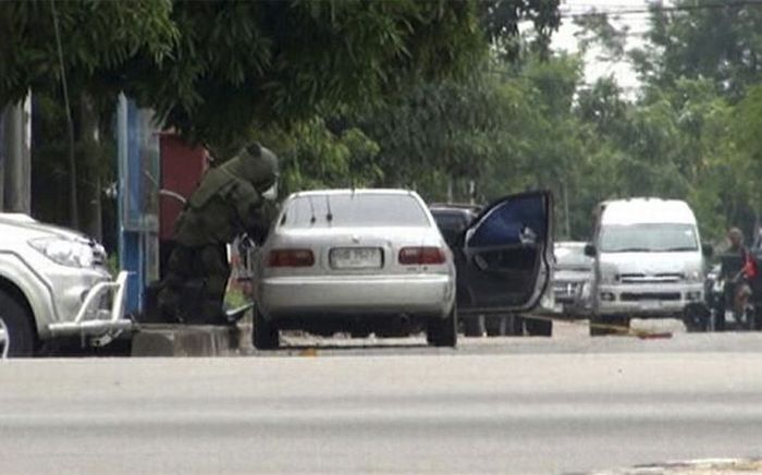 Car Bomb Explosion in Thailand (7 pics)