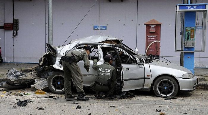 Car Bomb Explosion in Thailand (7 pics)